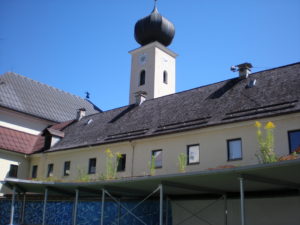 Catholic church in Reutte with green roof walkway
