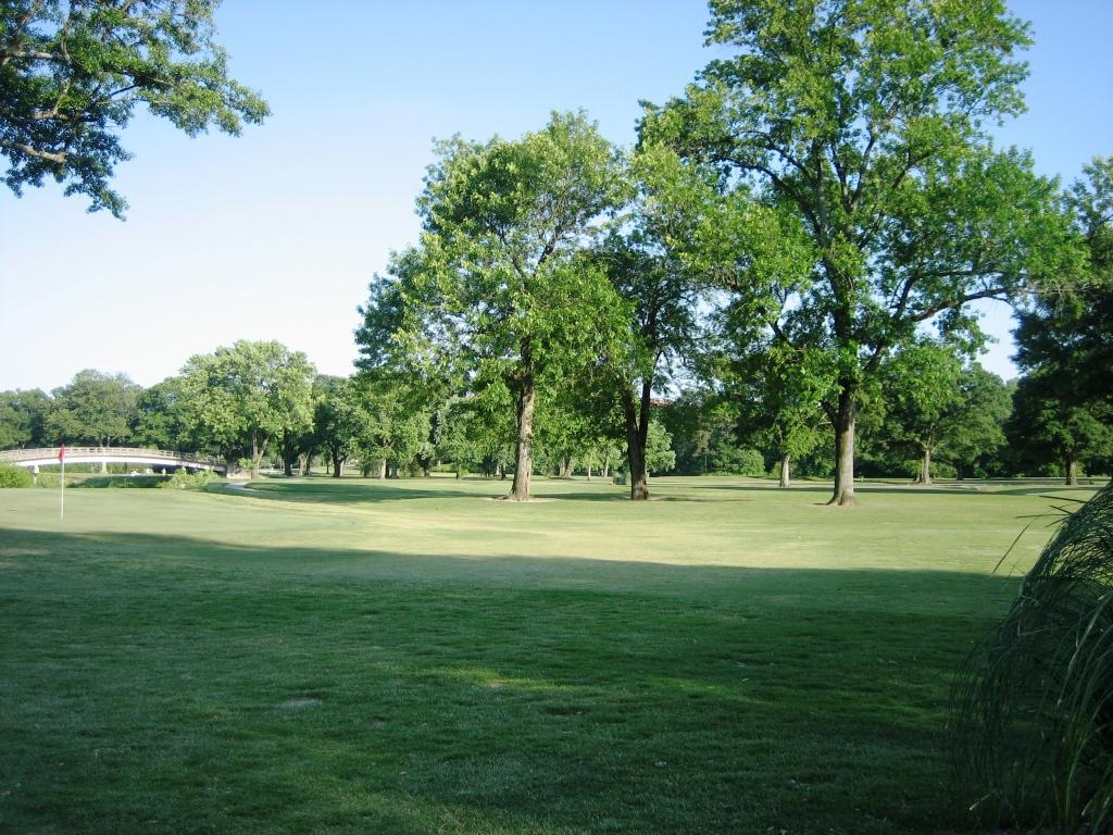9th green at Bobby Jones Golf Course; Photo Source: Panoramio by apuustin