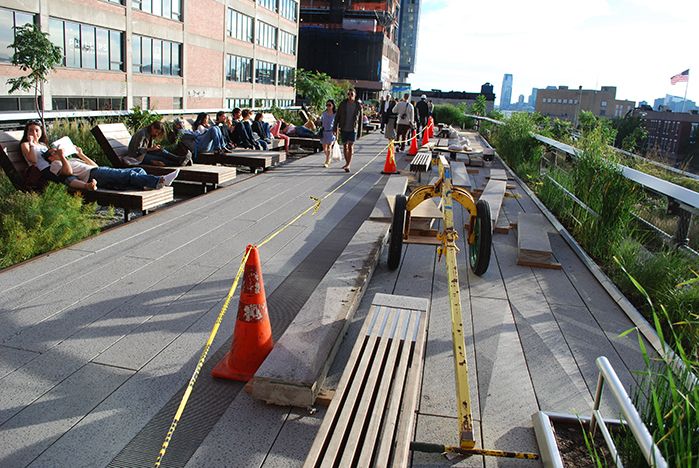 A Comparison of the 3 Phases of the High Line Part 5 - Water Feature & Drinking Fountains
